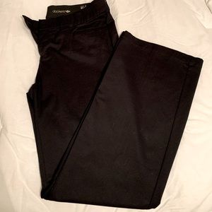 Dockers women’s slacks size 10. Khaki style material makes for optimum comfort.